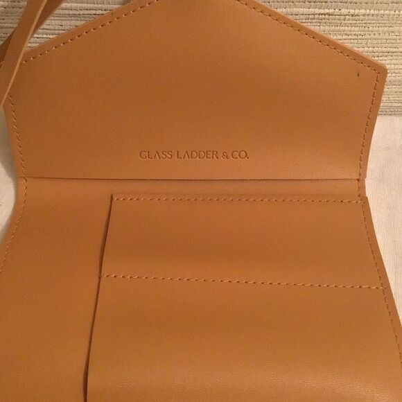 NWT Glass Ladder & Co. Katherine Tech Organizer Roll in Honey - Picture 5 of 7